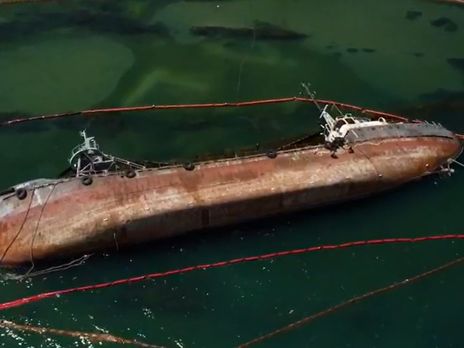 В Одессе начали поднимать танкер Delfi