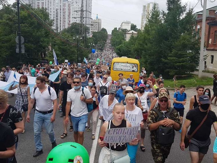 "Россия, просыпайся". В Хабаровске проходит самая массовая акция в поддержку арестованного губернатора