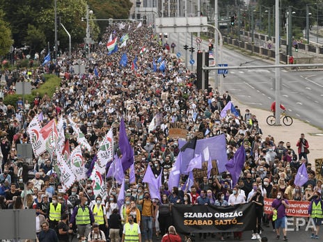 В Будапеште прошел многотысячный митинг в поддержку независимого интернет-медиа. Фоторепортаж