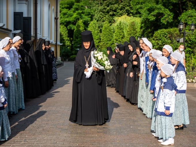 ﻿Патріарх Кирило благословив настоятельку монастиря продати Mercedes за 9,5 млн рублів