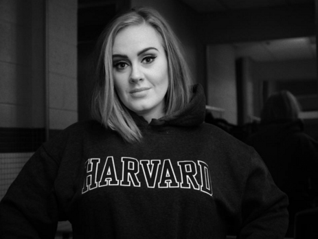 Адель собирается окончить университет