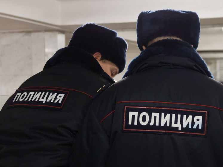 ﻿У Росії поліцейський зламав руку журналісту на виборчій дільниці. Кореспондента оштрафували