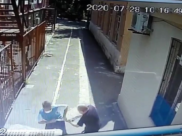 Мужчина с топором напал на синагогу в Мариуполе