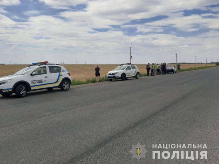 ﻿В Одеській області обстріляли автомобіль місцевого активіста. Поліція встановила особи стрільців