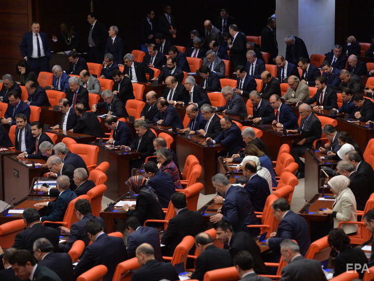Парламент Турции усилил контроль за соцсетями