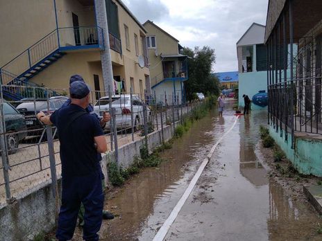 В Кирилловке затопило более 10 баз отдыха. Фоторепортаж