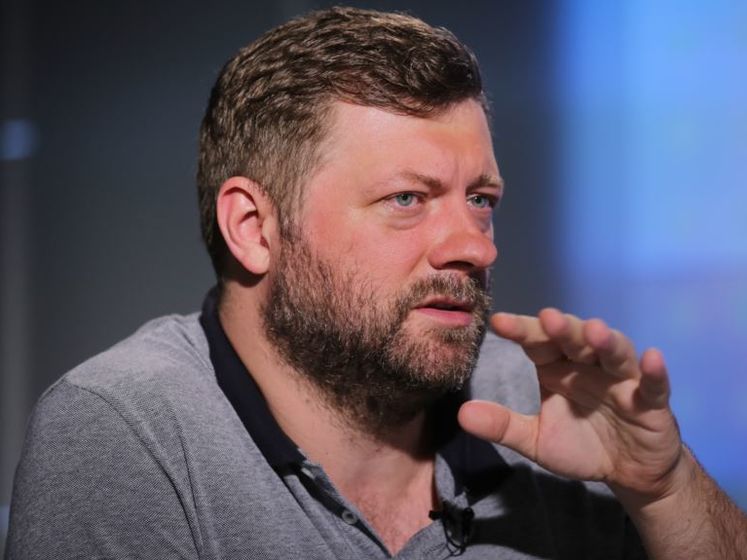 Корниенко заявил, что "Слугу народа" с двух сторон "раздирают" телеканалы