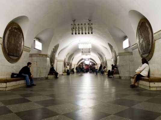 Правоохоронці затримали чоловіка, який &quot;замінував&quot; станцію метро &quot;Вокзальна&quot; в Києві