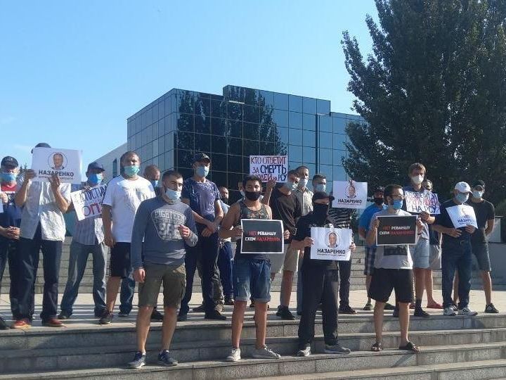 Співробітники Одеського припортового заводу мітингували проти повернення попереднього директора Назаренка