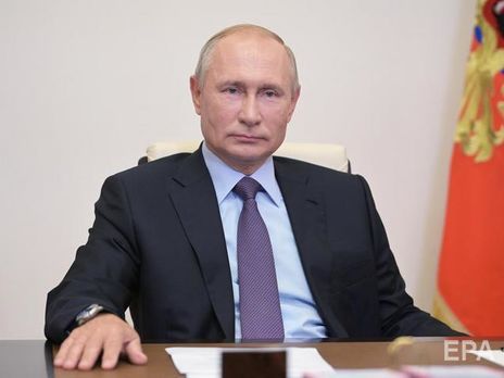 У РФ вручатимуть екземпляр нової конституції особам, які отримують перший паспорт або набувають російського громадянства