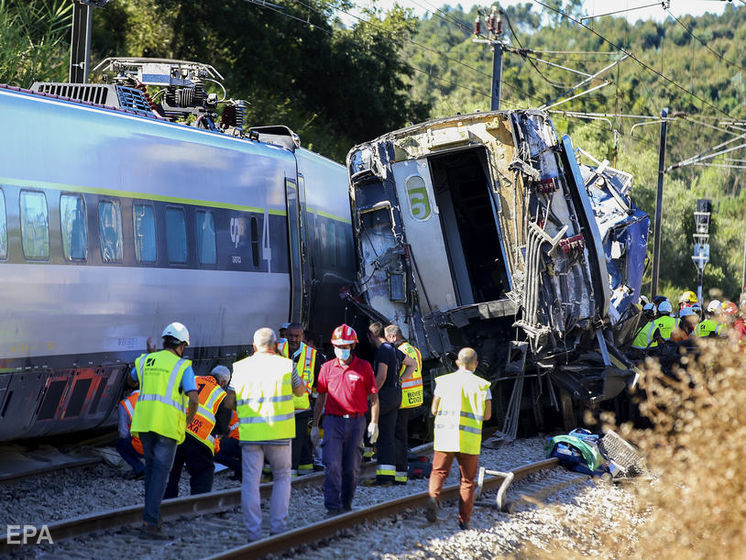 В Португалии сошел с рельсов скоростной поезд, есть жертвы