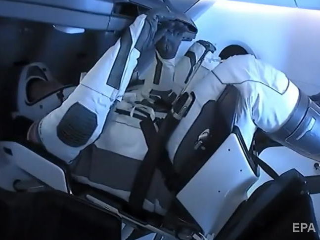 "Спасибо, что летаете на SpaceX". Опубликовано видео приводнения корабля Crew Dragon