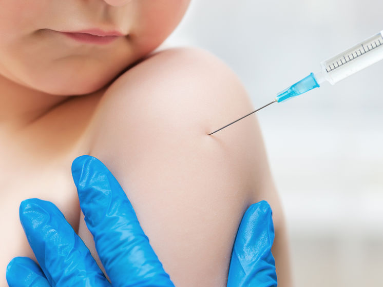 Россия хочет начать испытания на детях вакцины от COVID-19 в 2021 году