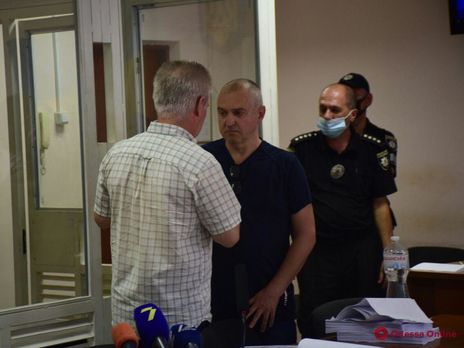 Суд відправив під домашній арешт співвласника згорілого одеського готелю 