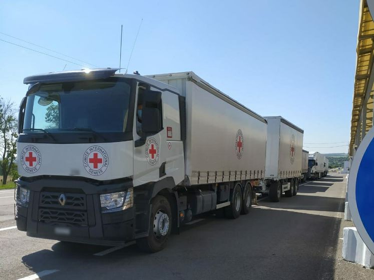 Из Киева в Донецк следуют четыре грузовых автомобиля Красного Креста с гуманитарной помощью