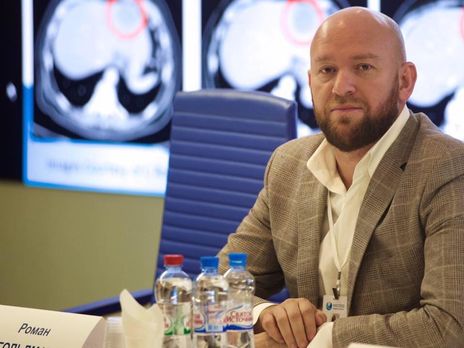 Врачи в XXI веке могут рекомендовать только мыть руки и соблюдать дистанцию. Увы, ничего более мы предложить не можем. Неловко даже