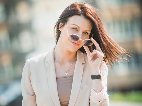 Российскую ведущую уволили после того, как она организовала митинг в Хабаровске