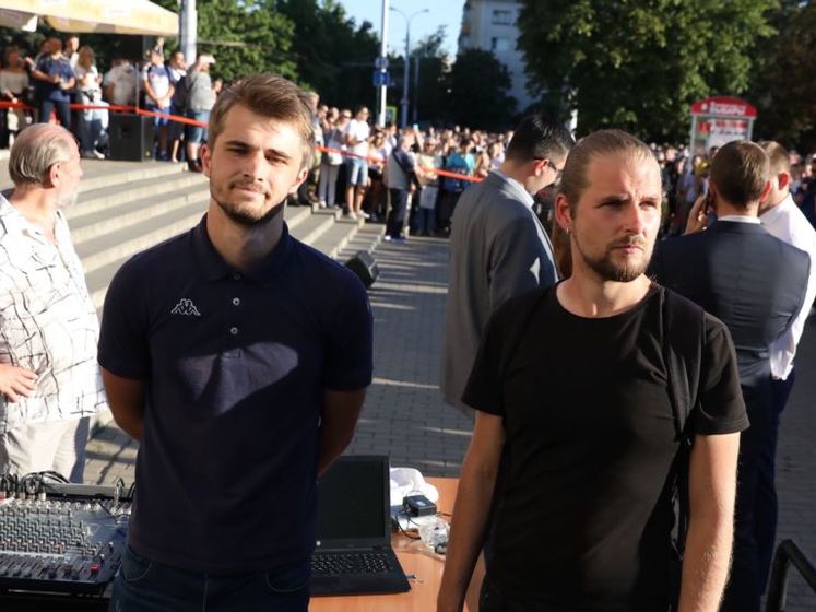 В Беларуси на 10 суток арестовали двух звукорежиссеров, которые включили песню Цоя на концерте в поддержку действующей власти