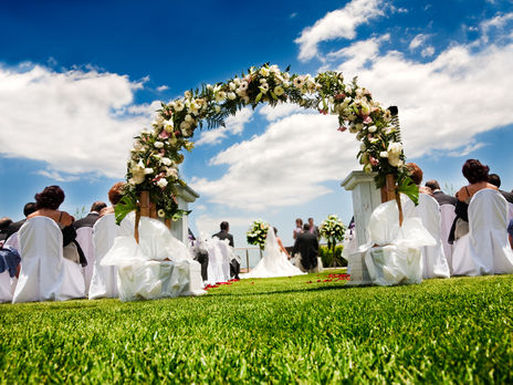 Весілля на Буковині: коронавірус виявили у 20% гостей бенкету