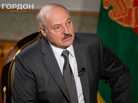 Лукашенко: Ви знаєте, мені шкода Зеленського. Він влип як муха в мед