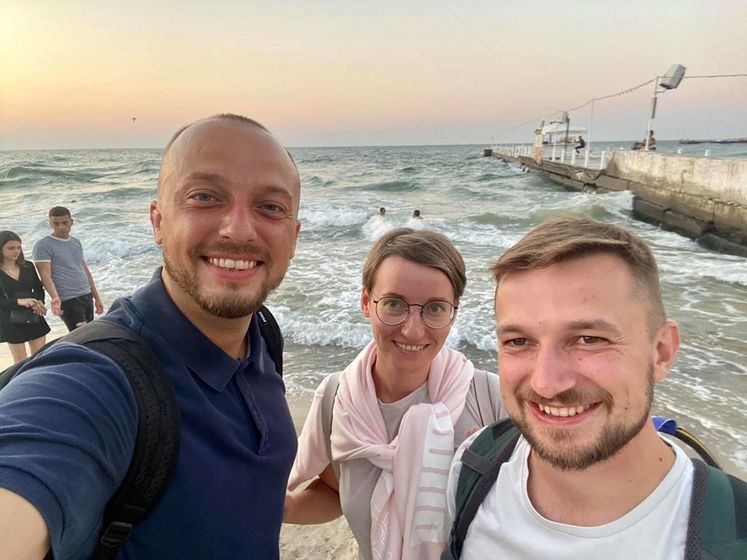 "Найкращий світанок у житті". Вислані з Білорусі журналісти прилетіли в Одесу