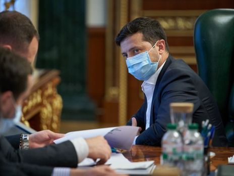 Зеленский поручил правительству мобилизовать силы для предотвращения второй волны COVID-19
