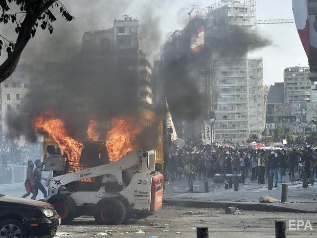 Протесты в Бейруте. СМИ сообщают о погибшем полицейском