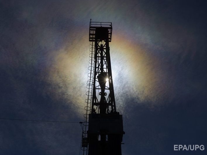 Нефть начала дорожать из-за снижения запасов в США