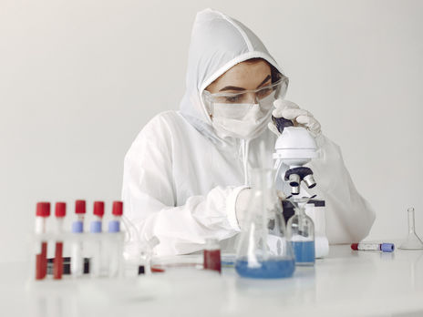 В Украине в выходные снизился суточный прирост заболевших COVID-19, за прошедшие сутки выявили чуть больше 1000 новых случаев