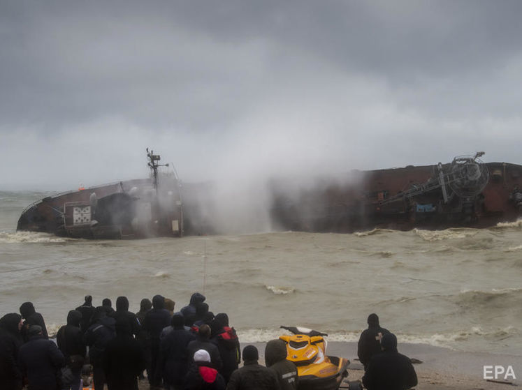 Возле затонувшего танкера Delfi в Одессе начали расчищать дно 