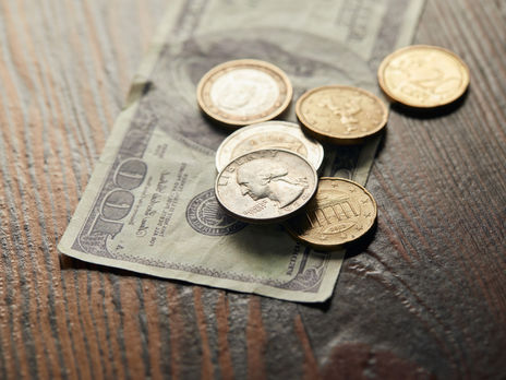 Гривня і далі дорожчає до основних валют