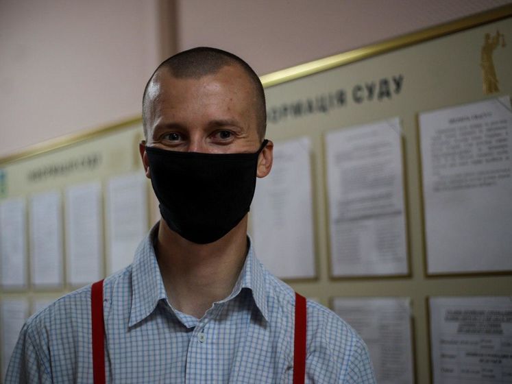 После участия в акции протеста у посольства Беларуси суд назначил Кольченко 40 часов общественных работ