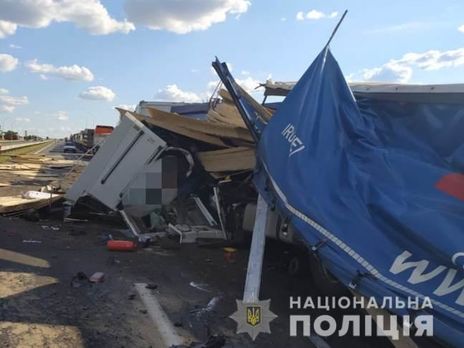 На трассе Киев – Одесса столкнулись фура и грузовик. Есть погибшие