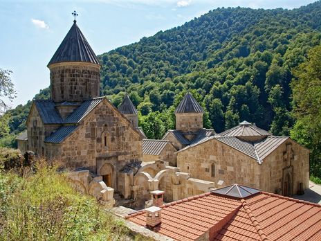 Армения в пятый раз продлила режим чрезвычайного положения из-за коронавируса