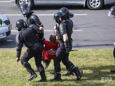 Мужчин в СИЗО раздевают догола, ставят на четвереньки и избивают – очевидцы о задержанных в Беларуси