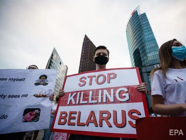 "Нам не потрібна війна". Голова верхньої палати парламенту Білорусі звернулася до мітингувальників
