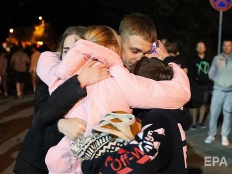 В Минске из СИЗО встречали задержанных в ходе протестов. Фоторепортаж