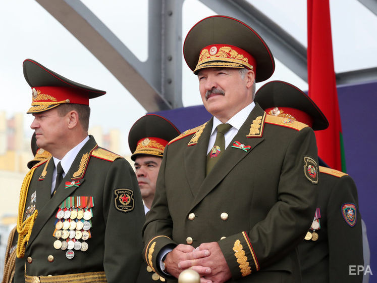 Лукашенко на совещании в минобороны: Страну мы никому не отдадим. Ситуацию мы удержим