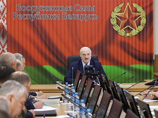 Лукашенко поручил перебросить десантников в Гродно – на западную границу страны