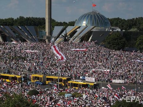 В Минске сотни тысяч человек вышли на оппозиционный митинг. Фоторепортаж