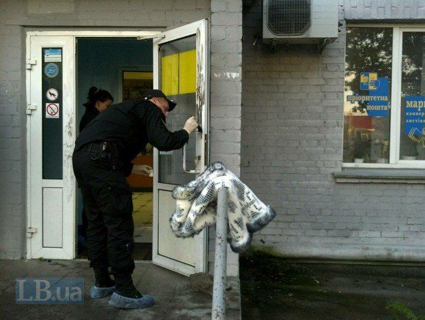 В Киеве вооруженный злоумышленник ограбил отделение почты