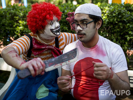 В США полиция расследует случаи нападения клоунов на детей