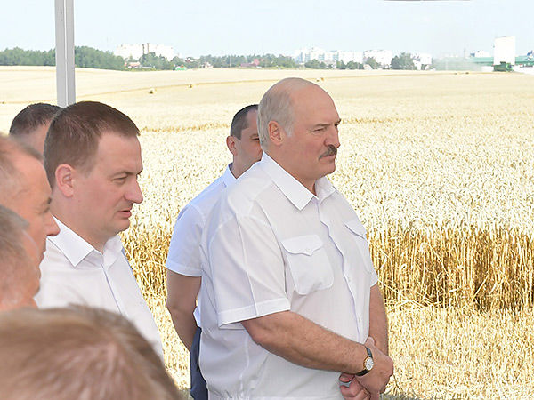 Российские СМИ сообщили, что у Лукашенко в Подмосковье есть трехэтажный дом. Он разрешил забрать его