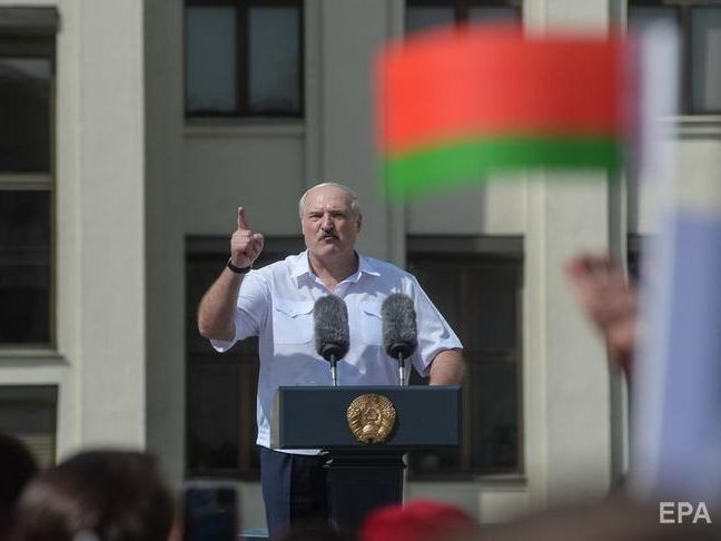 Лукашенко стал персоной нон грата в Евросоюзе, Украина вызвала посла из Минска, под Киевом подожгли авто "Схем". Главное за день