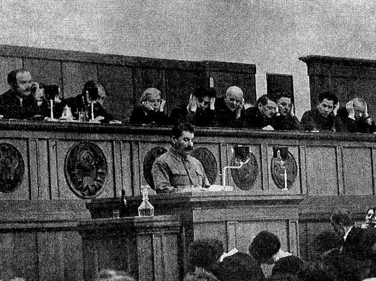 "Ми маємо прийняти запропонований Німеччиною пакт і сприяти тому, щоб війна тривала якомога довше". Що сказав Сталін 19 серпня 1939 року?