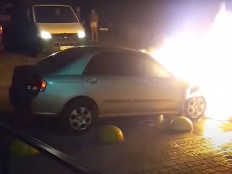 Посольство США призвало быстро расследовать поджог авто журналистов программы 