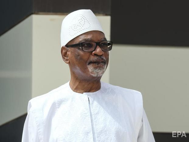 Президент Мали, которого задержали военные во время мятежа, подал в отставку