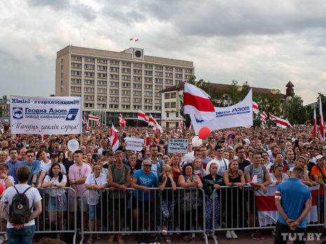 Власти Гродно согласились выполнить требования митингующих, силовики публично извинились