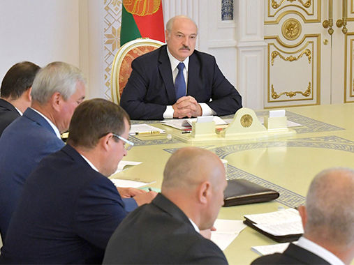 Лукашенко привел армию на границах с ЕС в полную боевую готовность