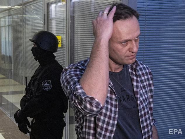 Навальный в тяжелом состоянии, его подключили к аппарату ИВЛ